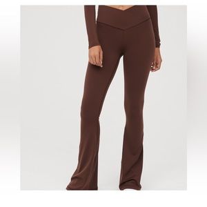 Offline by Aerie Crossover Flare Leggings Size L - Dark Maple